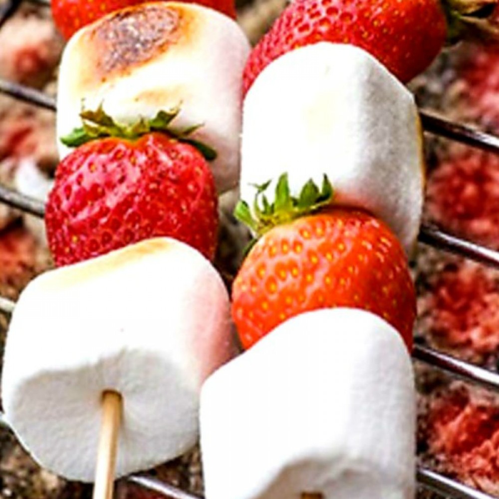 Marshmallow met aardbeien van de bbq Moluksbuffet Bedum